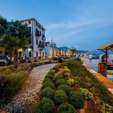 Modern Apartment Near Split & Trogir Kastela Exterior photo